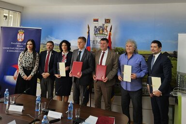 A minisztérium és a díjazott önkormányzatok és vezetői Pećincin