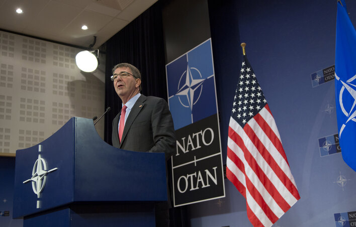 Ash Carter sajtótájékoztatója a NATO főhadiszállásán Brüsszelben (Fotó: Beta/AP)