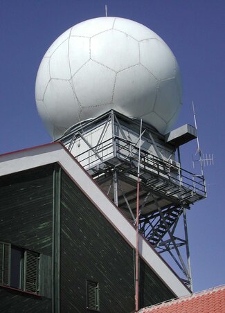 Óriási futballabdára hasonlít ez a jégvédelmi radar (Fotó: Dávid Csilla)