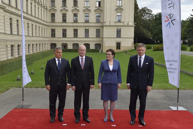 Orbán Viktor magyar, Bohuslav Sobotka cseh, Ewa Kopacz lengyel és Robert Fico szlovák miniszterelnök a visegrádi országok kormányfőinek migrációs válságról tartott prágai csúcstalálkozóján
