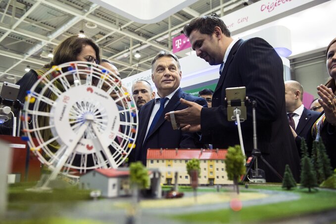 A miniszterelnök megtekintette a Nemzetközi Telekommunikációs Egyesület kiállítását a Hungexpo Budapesti Vásárközpontban