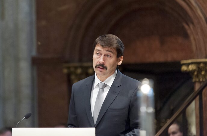 Áder János beszédet mond a pannonhalmi bazilikában (Fotó: MTI) Áder János beszédet mond a pannonhalmi bazilikában (Fotó: MTI)