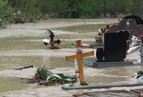 A temetőket sem kímélte a víz