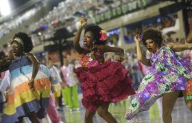 A brazil metropolisz hagyományos ünnepének szerdán befejeződő forgataga közel egymillió hazai és külföldi turistát vonz. A riói karnevál tradíciója a 18. század elejére nyúlik vissza.