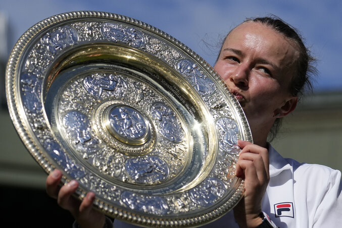 A cseh Barbora Krejčíková kiváló harmadik játszmával érdemelte ki élete második GS-trófeáját egyéniben (Fotó: Beta/AP)
