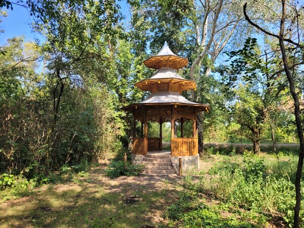 Megújult a parkban lévő pagoda (Lakatos János felvétele)