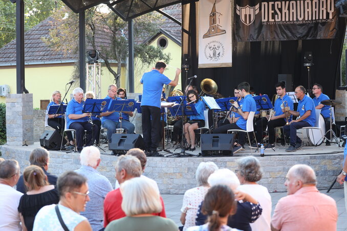 A szabadkai rézfúvósok koncertje a szabadtéri színpadon (Lakatos János felvétele)