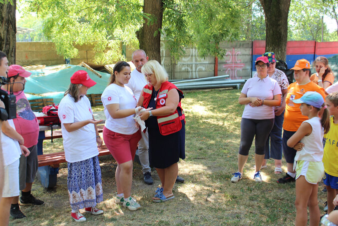 A Vöröskereszt helyi és topolyai szervezetének önkéntesei elsősegélynyújtásból tartottak gyakorlati képzést (Fotó: Paraczky László)
