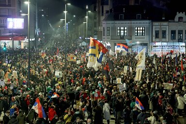 Több tízezres tömeg előtt hangzott el a hallgatók rendelete