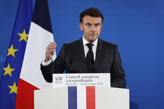 Emmanuel Macron francia elnök országa atomarzenálját ajánlotta fel a közösség védelmére (Fotó: AP via Beta)