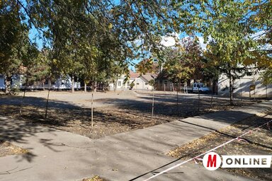 A régi kerítést már eltávolították, az új a tervek szerint november közepéig a helyére kerül (Fotó: Kancsár Izabella) A régi kerítést már eltávolították, az új a tervek szerint november közepéig a helyére kerül (Fotó: Kancsár Izabella)