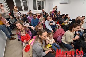 Ringató foglalkozás és babacsomagosztás az újvidéki Petőfi Sándor Magyar Művelődési Központban