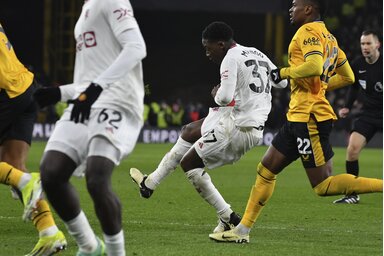 Kobbie Mainoo a Manchester United negyedik gólját szerzi (Fotó: Beta/AP)