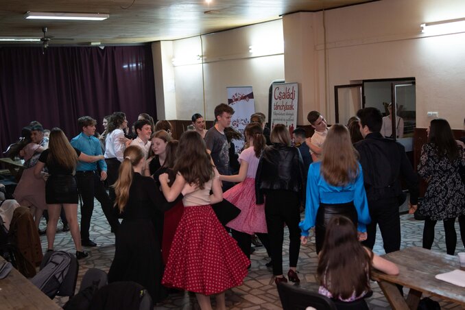 Törökbecsén szórakozhattak a fiatalok és az idősebbek a Szent György-napi táncházban (Fotó: Forrás Magyar Népművészeti és Kulturális Oktató Központ)