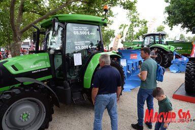Kedvező javaslatok várnak a gazdákra a „csomagban” érkező traktorra és kapcsolható eszközre az Agrovojvodinánál (Fotó: Dávid Csilla)