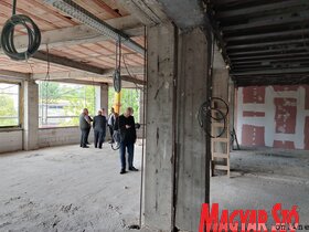Időkapszulákat helyeztek el Topolyán a felújítás alatt álló egykori hotel épületének falában