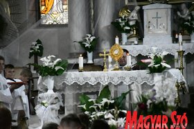 Úrnapi körmenet a Szent Kereszt felmagasztalása templomban Szenttamáson