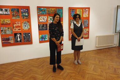 Ljubica Tankosić és Szalma Viktória a kiállításmegnyitón (Lukács Melinda felvétele)
