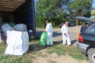 A 43 gazdálkodó 75 kisebb és 11 jumbo zsáknyi üres permetszeres palackot adott át (Csincsik Zsolt felvétele)