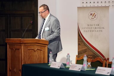 Kenyeres István, a Magyar Levéltárosok Egyesülete elnöke a tavalyi vándorgyűlésen