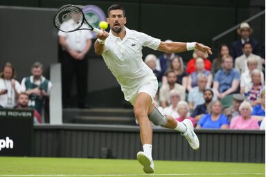 Ahhoz képest, hogy néhány hete műtötték, Đoković jól mozgott a wimbledoni nyitányán (Fotó: Beta/AP)