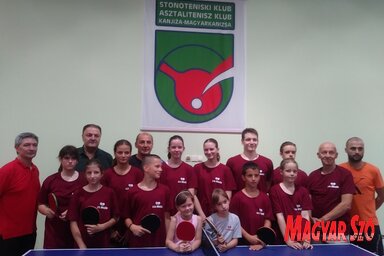 Az asztalitenisz-tábor résztvevői Magyarkanizsán (Fotó: A szerző felvétele)