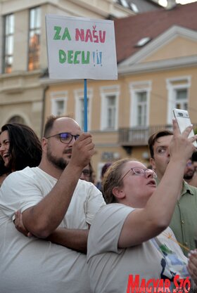 Tüntetés Újvidéken a lítiumbányászat ellen