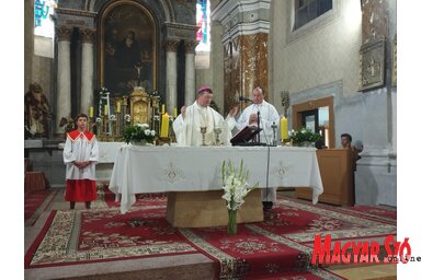 A szentmisét msgr. Mirko Štefković nagybecskereki megyéspüspök celebrálta (Kancsár Izabella felvétele)