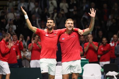 A Novak Đoković, Hamad Međedović páros kicsikarta a végső győzelmet (Fotó: Beta/AP)