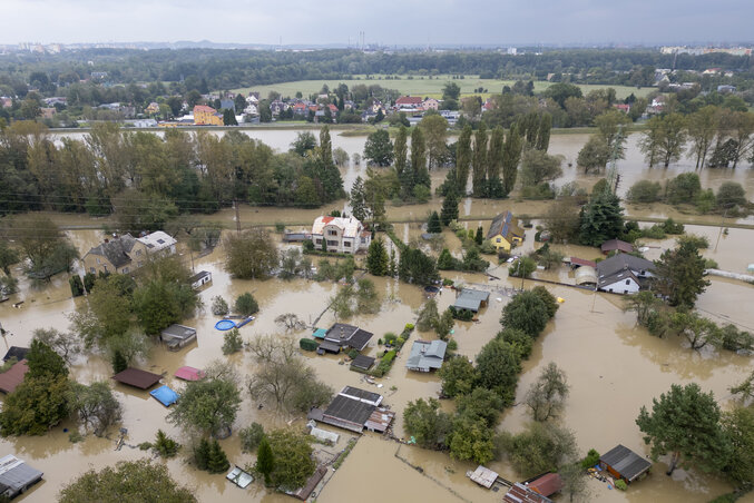 Az Oder, Opava, Ostravice és Lučina folyók között fekvő morvaországi Ostrava környékén is súlyos a helyzet (Fotó: AP via Beta)