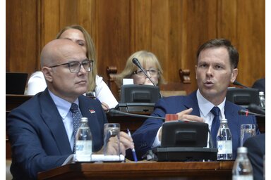 Siniša Mali a szerbiai parlament tegnapi ülésén (Fotó: Pénzügyminisztérium)