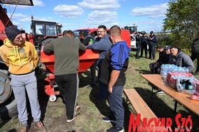 Traktoros útlezárás Szabadkánál