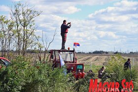 Traktoros útlezárás Szabadkánál