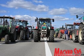 Traktoros útlezárás Szabadkánál