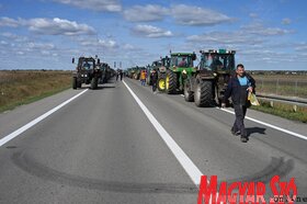 Traktoros útlezárás Szabadkánál