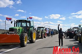 Traktoros útlezárás Szabadkánál