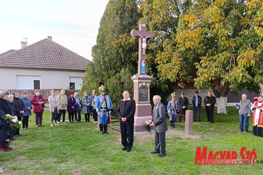 Diósi János köszöntötte az emlékezőket (Fotó: L. Móger Tímea)