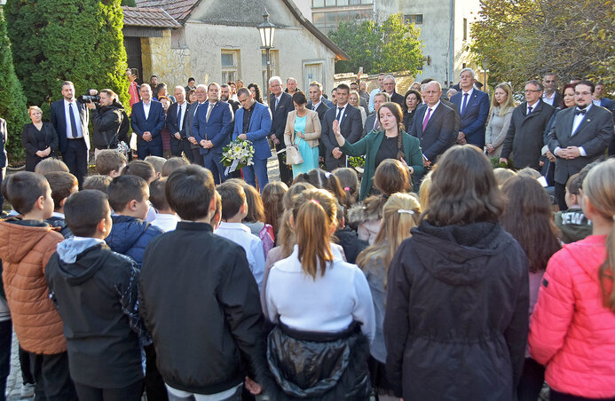 A díjazottak Fejsztámer Róbert magyarkanizsai polgármestertől vehették át az elismeréseket (Gergely Árpád felvétele)