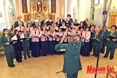 A zentai Musica Sacra vegyes kar és a nagybecskereki Emmanuel kamarakórus