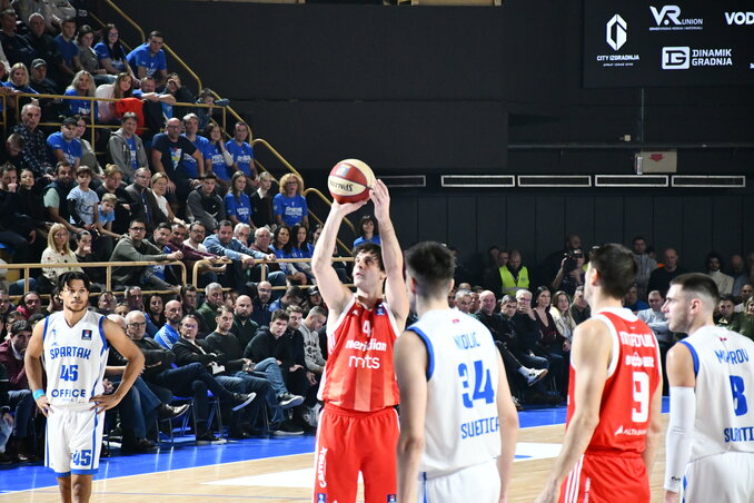 Miloš Teodosić 8 ponttal, 2 lepattanóval és 3 gólpasszal járult hozzá a Zvezda sikeréhez (Fotó: Tóth Tibor felvétele)