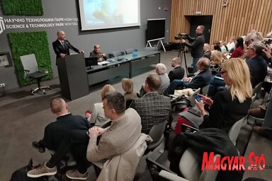 Nenad Ivanišević a tartomány jövő évi költségvetésének tervezetébe beépített támogatási lehetőségekről számolt be a konferencia résztvevőinek (Fotó: Tóth D. Lívia)