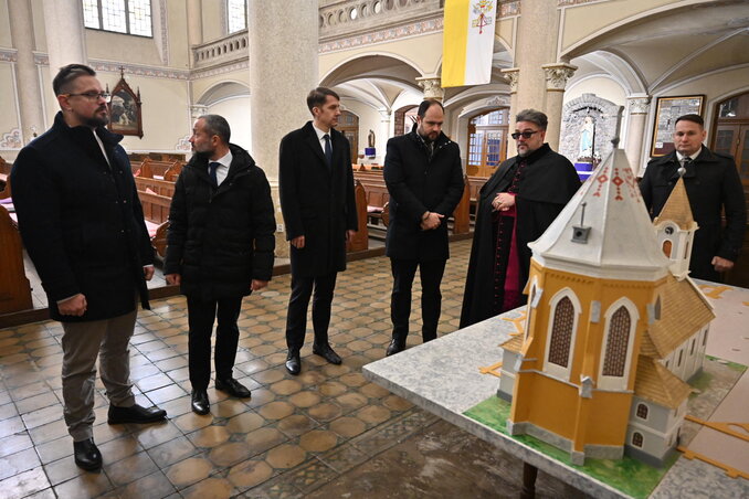 U rimokatoličkoj crkvi Pohođenje blažene device Marije u Bačkoj Topoli (fotografija Edvarda Molnara)