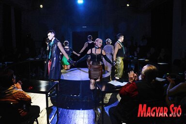 A Cabaret Piccolo Grande- Distopia ősbemutatója az Újvidéki Színházban