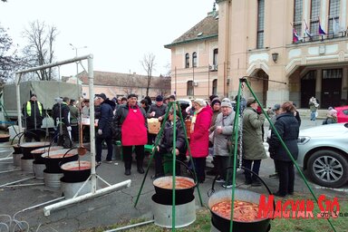 Magyarkanizsán mindenkinek jutott halászlé (Fotó: Bajić Jenei Klementina felvétele)