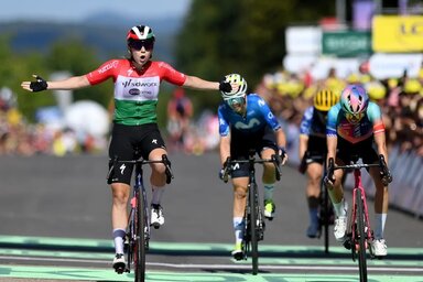 Amikor a magyar bajnok szakaszgyőzelmet ünnepel a Tour de France-on: Vas Blanka (Fotó: Getty Images)