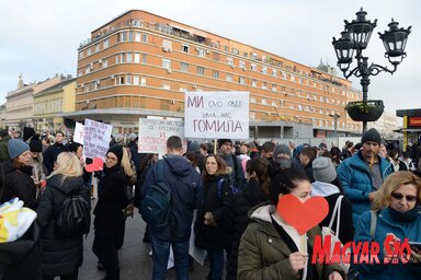 általános sztrájk tüntetés újvidék