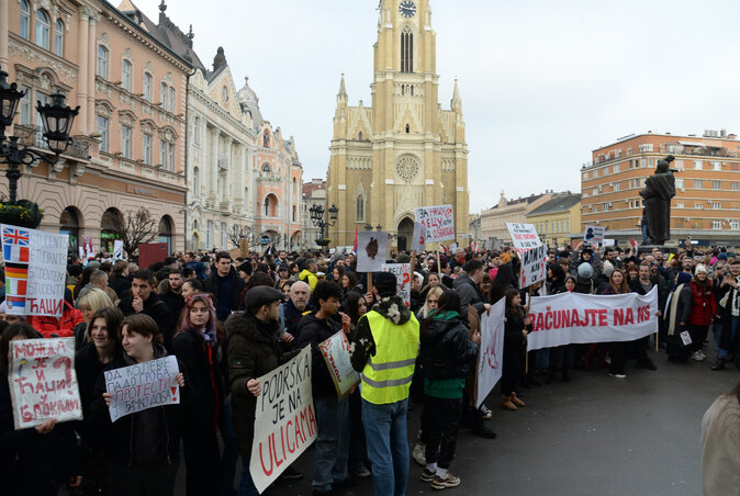 Újvidék főterén is sokan összejöttek (Fotó: Dávid Csilla)