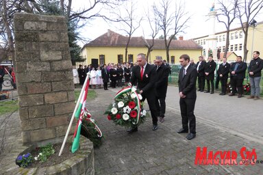 Koszorúzási ünnepség a Damjanich-emlékműnél