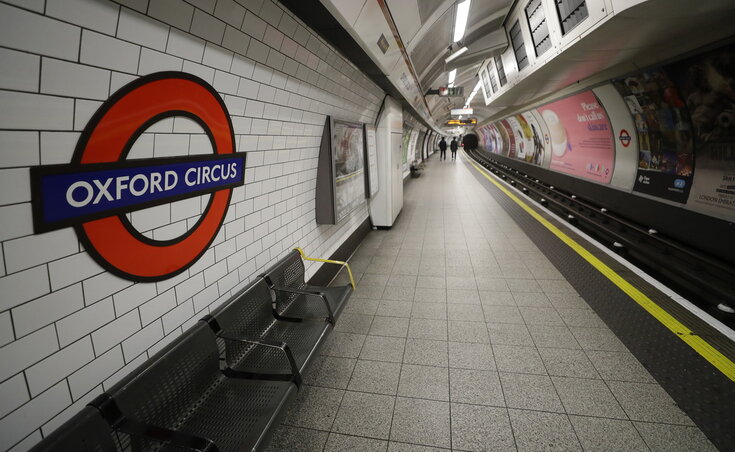 A londoni metró egyik legforgalmasabb állomása, az Oxford Circus így festett tegnap csúcsforgalom (délelőtt 10-kor) idején (Fotó: AP via Beta)