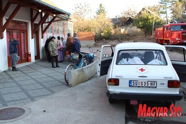 A 65 évesnél idősebb személyek házhoz kapják a napi egytálételt (Fotó: Lakatos János)